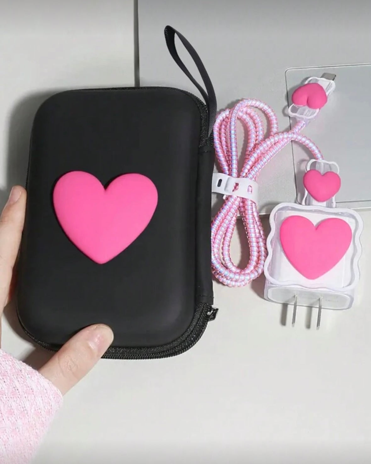 Estuche Grande + Protector de cargador completo.